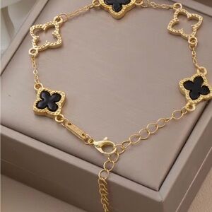 Elegant Gold and Black Clover Bracelet
